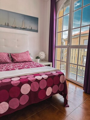 6 slaapkamers, een strijkplank/strijkijzer, gratis wifi, beddengoed