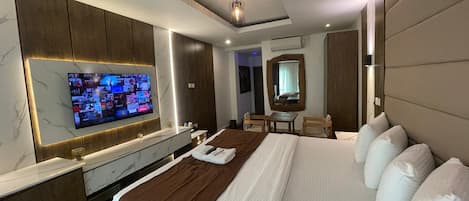 Bureau, espace de travail pour ordinateur portable, Wi-Fi gratuit