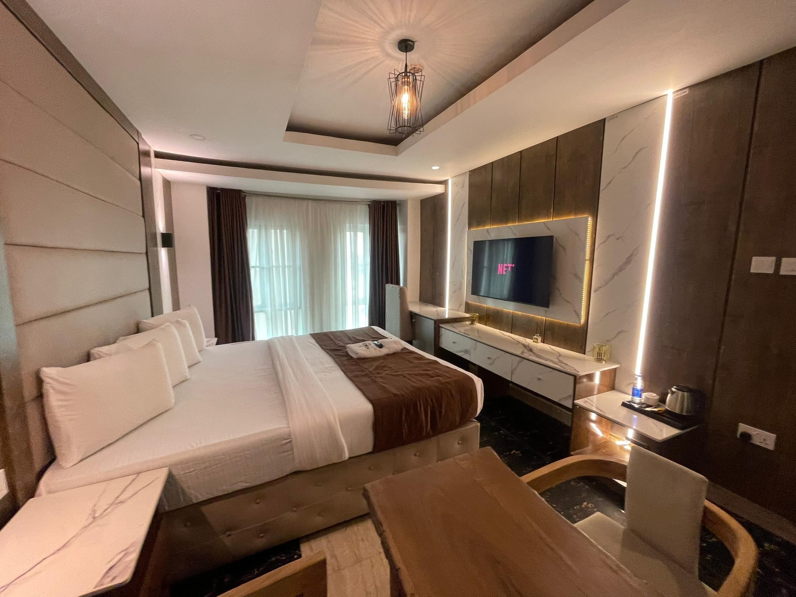 Desk, laptop workspace, free WiFi