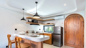 Fridge, microwave - Cove Anantaha Loft & Villa (Keroboken Kelod)