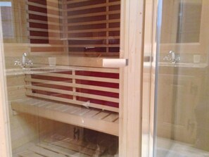 Apartment | Bathroom | Bathtub - Lush Apartment With Sauna and hot tub (Saanen)