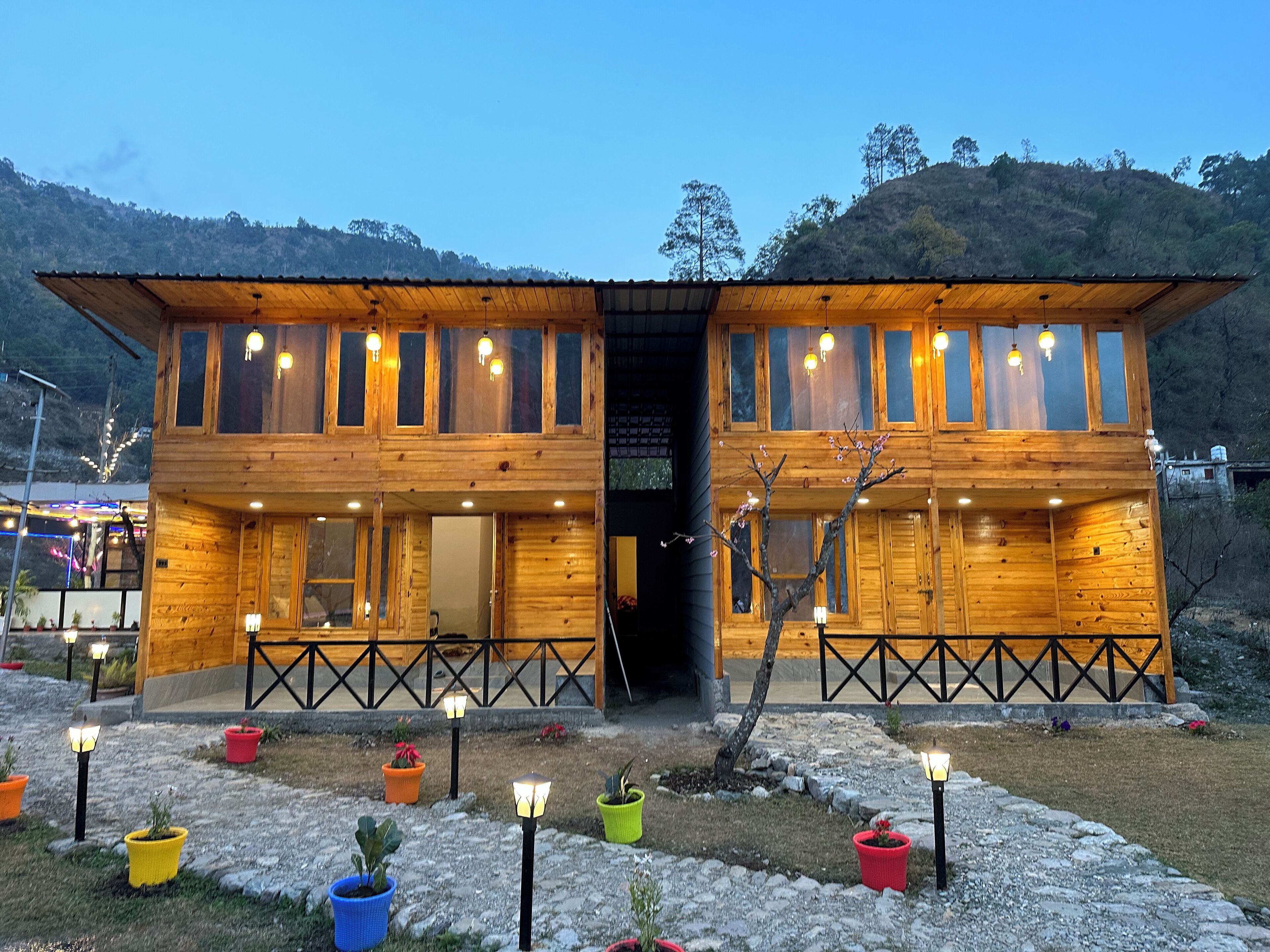 特级开间套房 | 特色家居、笔记本电脑工作区、免费 WiFi