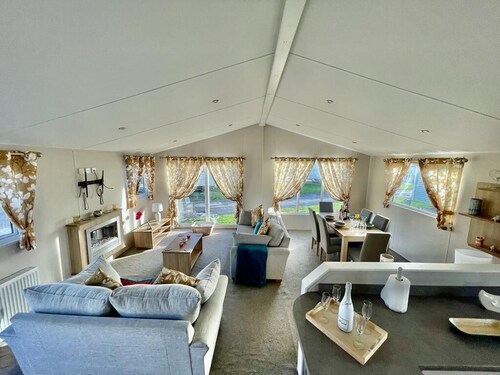 Cozy home away from home 3 bed lodge @ 101 Windsor Pendine Sands.