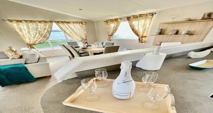 Cozy home away from home 3 bed lodge with a hot tub @ 101 Windsor Pendine Sands.