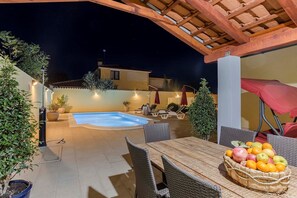 Outdoor dining - Villa Monique in Vodnjan (Vodnjan)