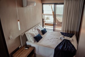 Basic Apartment | 2 bedrooms, laptop workspace, blackout drapes, iron/ironing board - Beira Mar Fortaleza Landscape (Fortaleza)