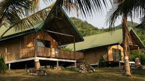 Front of property - Lodge Hummingbird - Lake Bosomtwe (Kuntanse)