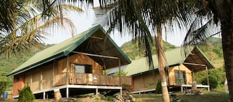 Lodge Hummingbird - Lake Bosomtwe