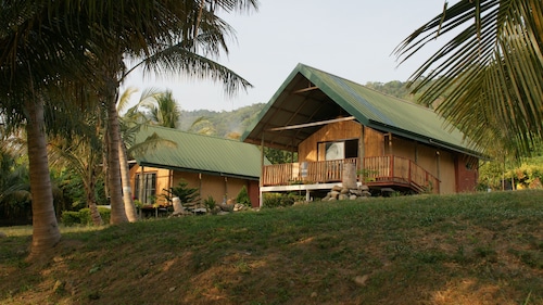 Lodge Hummingbird - Lake Bosomtwe