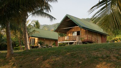 ลอดจ์ ฮัมมิงเบิร์ด - เลค โบซอมทวี