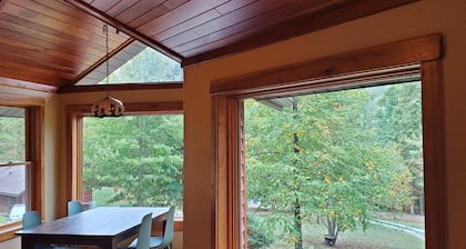 Sleeps 8/Mountain Lodge~Seven Springs!