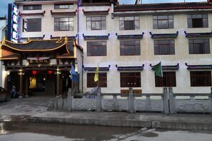A traditional multi-story building with a tiled roof, a covered entrance, and a small courtyard. - Siximingyuan in Wuyuan (Wuyuan)
