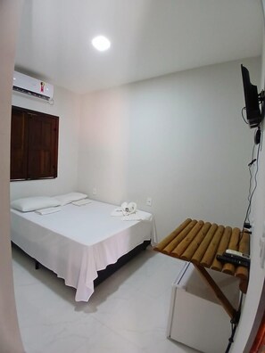 書桌、免費 Wi-Fi