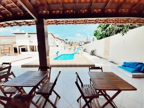 10 kolam renang outdoor