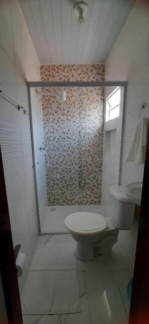 淋浴設備、提供毛巾、番梘、洗頭水