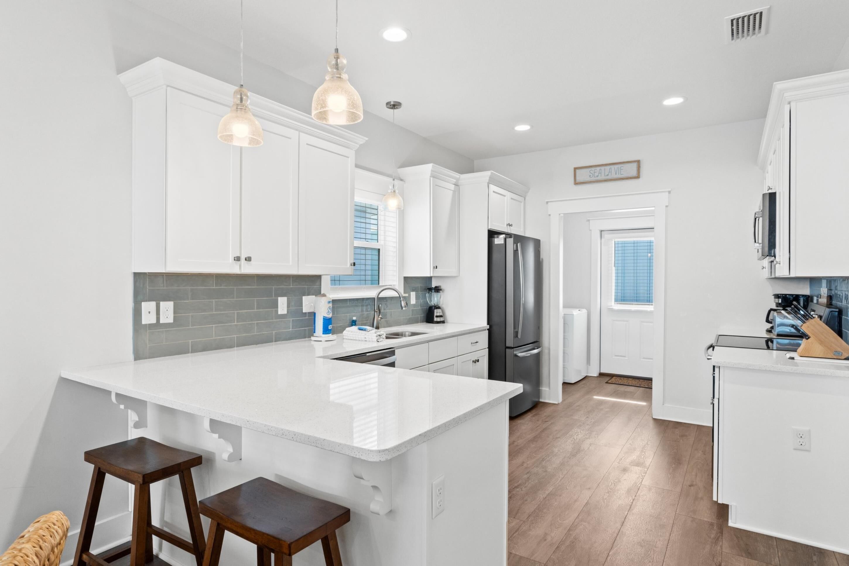 Townhome | Private kitchen | Full-size fridge, microwave, oven, stovetop