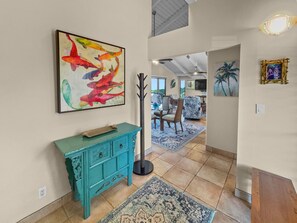 Condo, 2 chambres | Intérieur