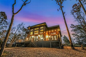 Exterior - Wooded Hideaway 2 Bedroom Cabin (Sevierville)