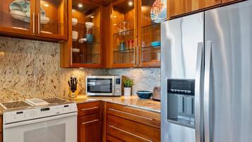 Condo, 1 Bedroom | Private kitchen