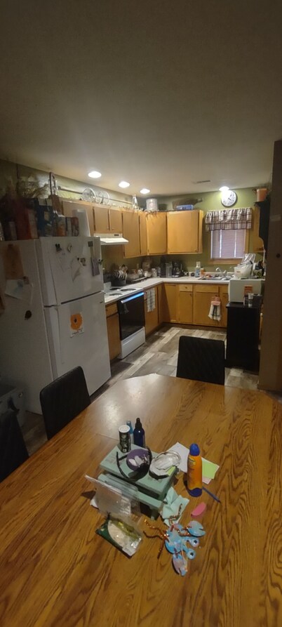 Lake Escape Is A Cozy 3-bedroom cabin with AC and WiFi in tranquil Ericson, NE.