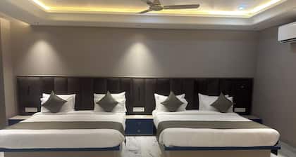 Pinky Hotel