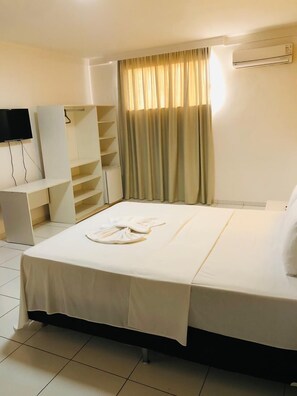 Room, 1 King Bed | Desk, laptop workspace, free WiFi, bed sheets