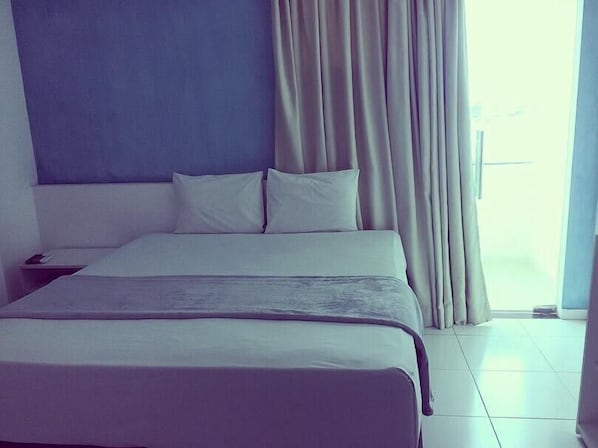 Room, 1 King Bed | Desk, laptop workspace, free WiFi, bed sheets