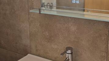 Dusche, Haartrockner, Toilettenpapier