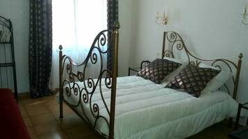 3 chambres, fer et planche Ă repasser, Wi-Fi, draps fournis