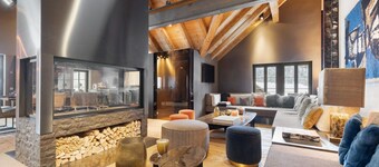 Duplex With Palace Views