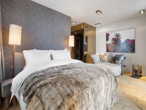 Apartment | 4 bedrooms, iron/ironing board, bed sheets - Duplex With Palace Views (Saanen)