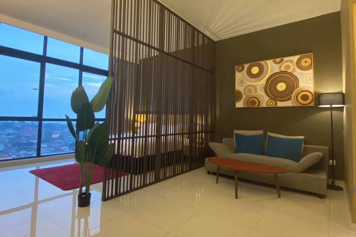 Studio, 1 giường cỡ king | Minibar, bàn, khu vực làm việc phù hợp cho laptop, màn/rèm cản sáng 