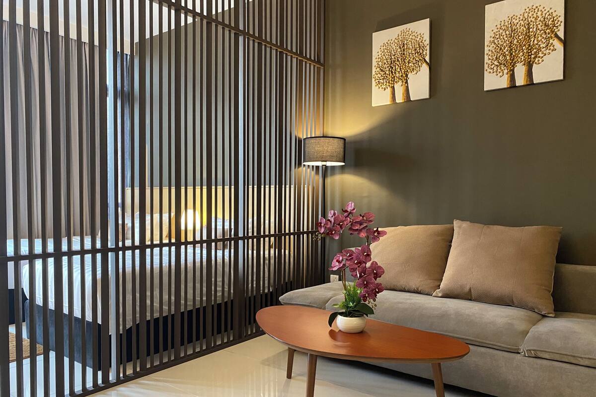 Nhà Duplex, nhiều giường | Minibar, bàn, khu vực làm việc phù hợp cho laptop, màn/rèm cản sáng 