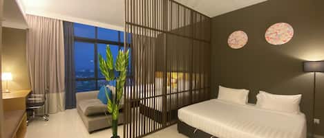 Suite studio, Plusieurs lits | Minibar, bureau, espace de travail pour ordinateurs portables