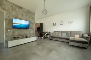 Smart-tv en een tafeltennistafel