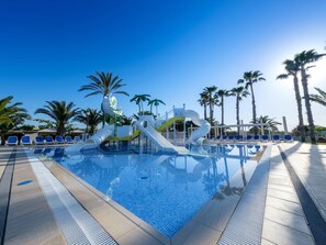 Pool - Cosy Apartment With Terrace (El Vendrell)