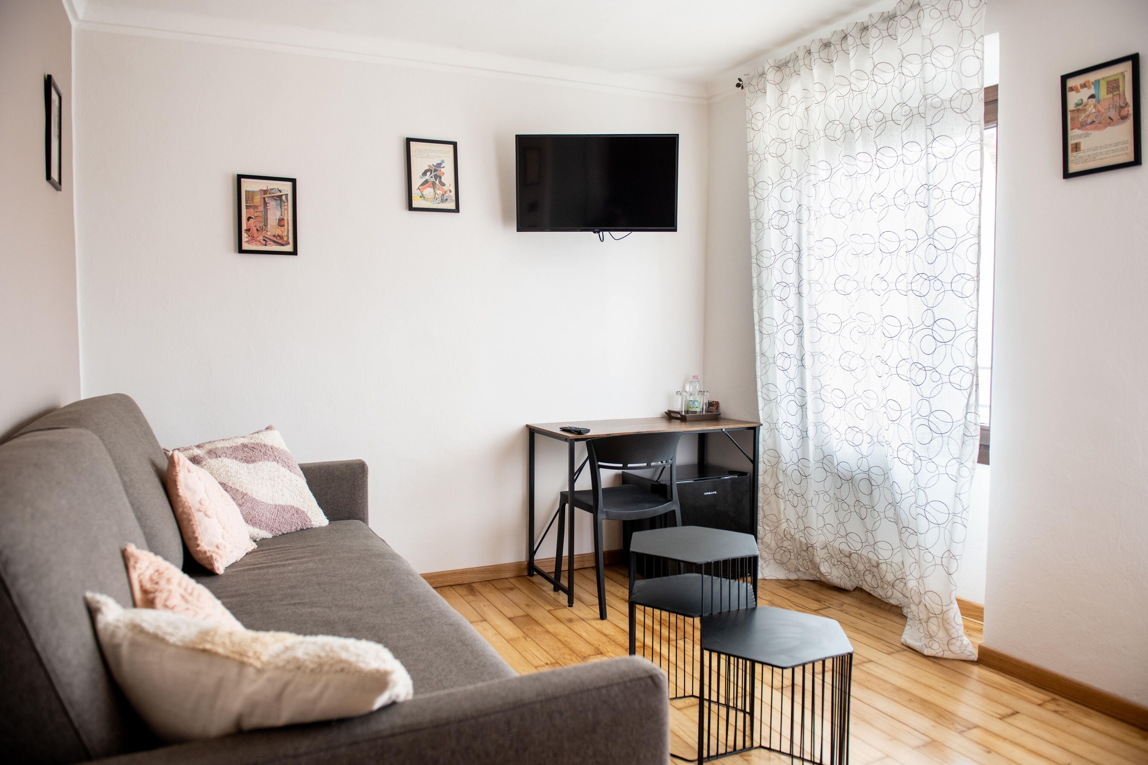 Quadrupla familiare | Area soggiorno | TV