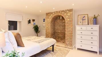 House (6 Bedrooms) | Exterior