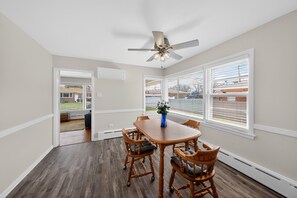 Dining - Bright & Spacious 2BR Home in Niles, IL - Ideal for Remote Work & Extended Stays (Niles)