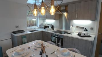 Oven, stovetop, dishwasher, kitchen islands