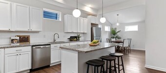 Townhome in Indianapolis - 7 minutes from downtown Indy 