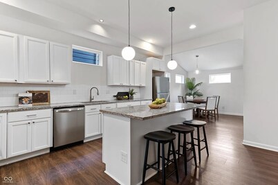 Townhome in Indianapolis - 7 minutes from downtown Indy 