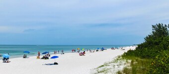 Casa Bella in Heart of Naples, Playground, All-New Interior, Beautiful & Bright