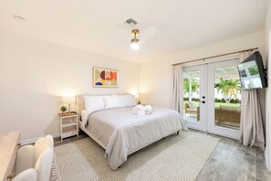 3 chambres, bureau, fer et planche à repasser, lit parapluie