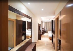 Quarto duplo luxo, vista para a cidade | Wi-Fi de cortesia, acesso para cadeiras de rodas