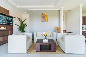 Deluxe Villa, Garden View | Living area | Flat-screen TV - Villa Griya Purnama (Sukawati)