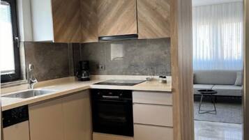 Kühlschrank, Ofen, Herdplatte, Geschirrspüler