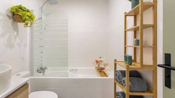 Hårføner, håndklær, såpe og toalettpapir