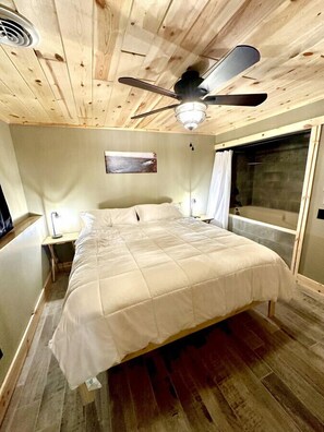 4 室のベッドルーム、デスク、WiFi (無料)、ベッドシーツ