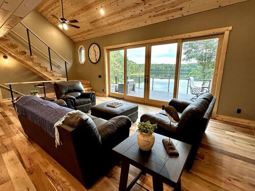 Lakefront Home with 6-person Hot Tub